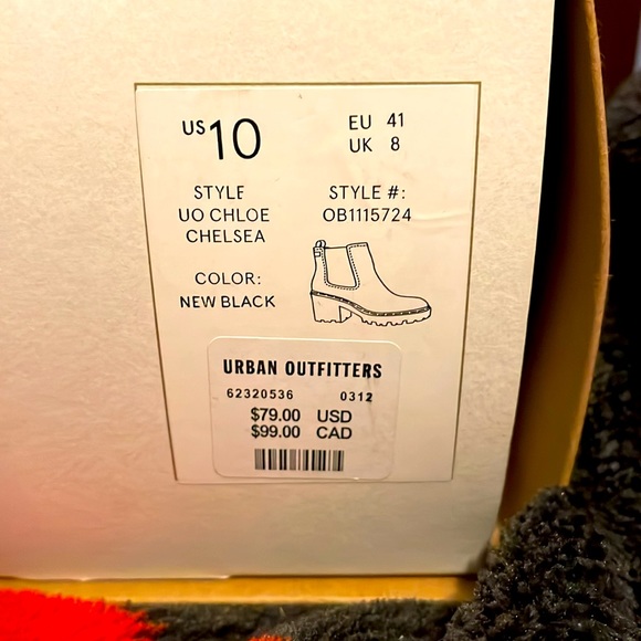 UO Chloe Chelsea Boot - Picture 4 of 4